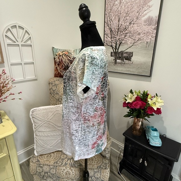 White and Gray Graphic Short Sleeve Tee - Picture 6 of 7